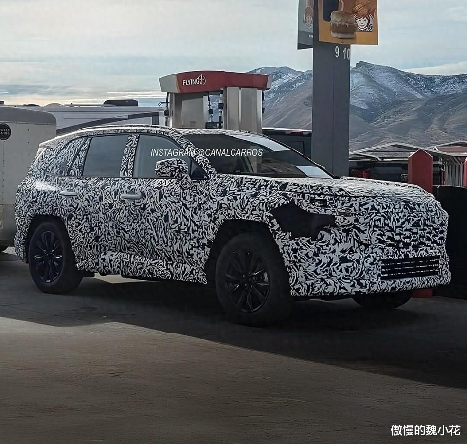 2025款丰田RAV4路试曝光，仅提供四驱版本，升级四套动力！