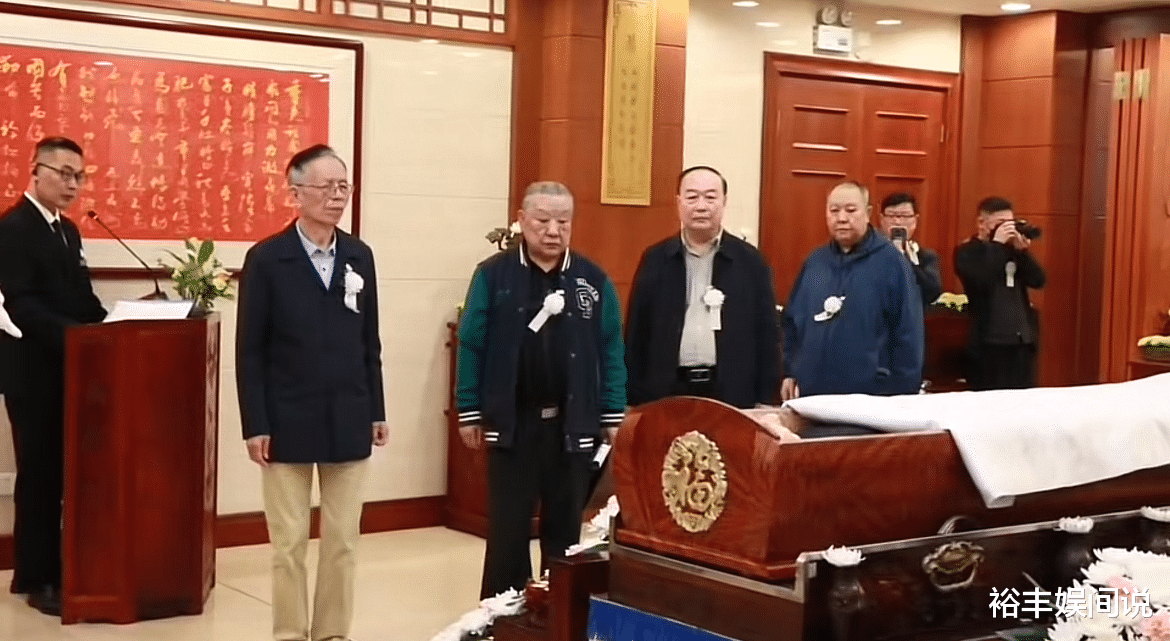 李金斗现身搭档陈涌泉追悼会!事后大杯喝白酒,席间话惹人称赞