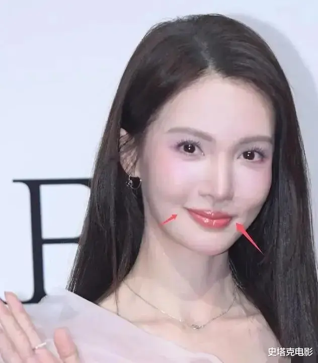 阿那亚这一晚:“发肿”的金晨,脸垮的杨幂,治好了我的容貌焦虑