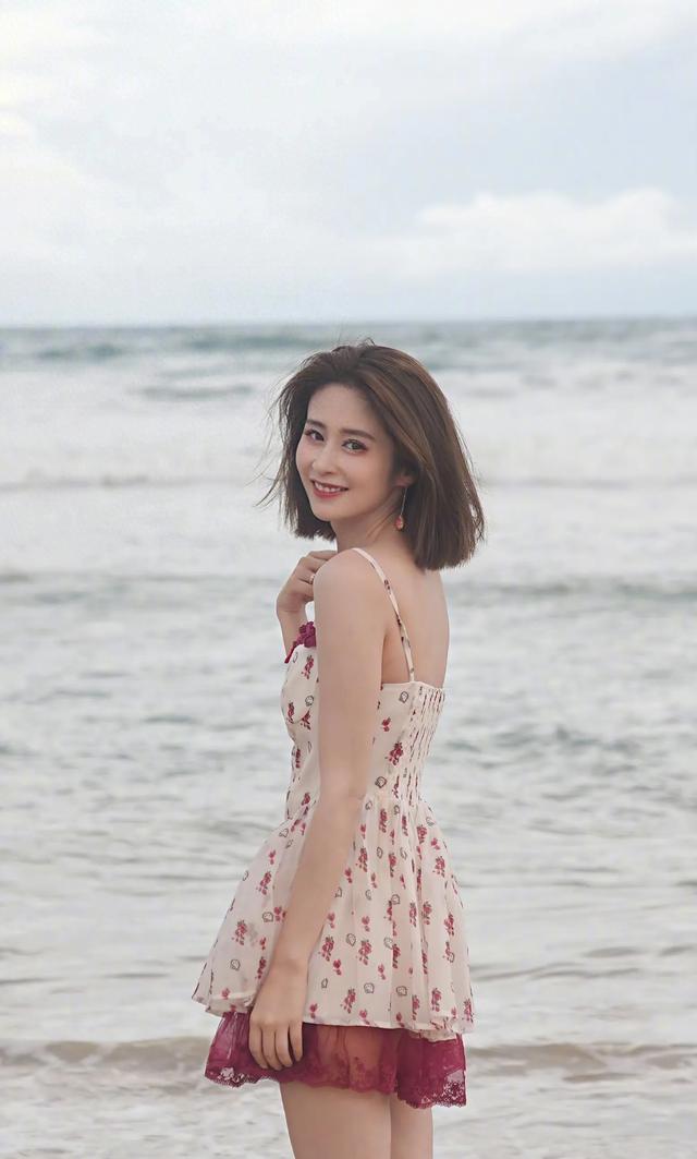 颖儿夏日海边大片 身材似少女