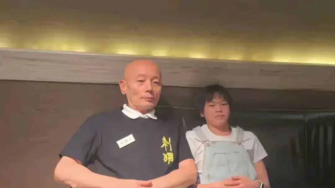 全红婵背两万多的包、七千多的挂件被热议，妈妈回应：她拼命换的