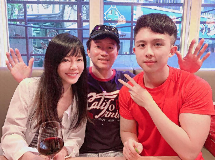 孙安佐被送入精神病院,狄莺称儿子在泰国被人下蛊导致精神错乱