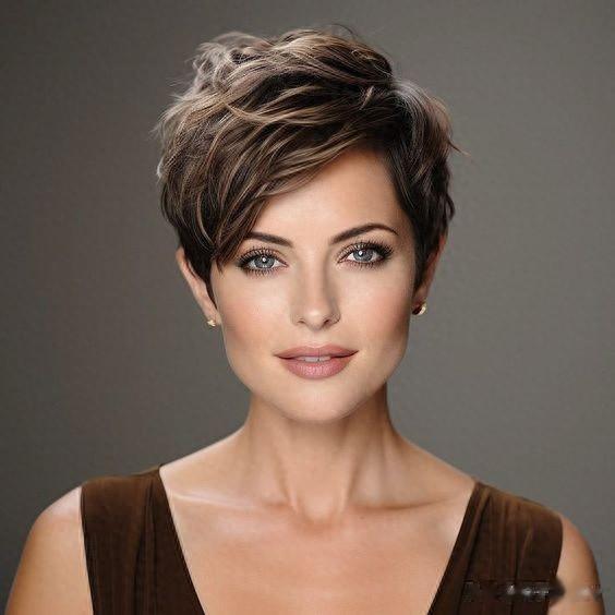 中年女性发型别乱剪，最好试试层次短发，好看时尚有气质