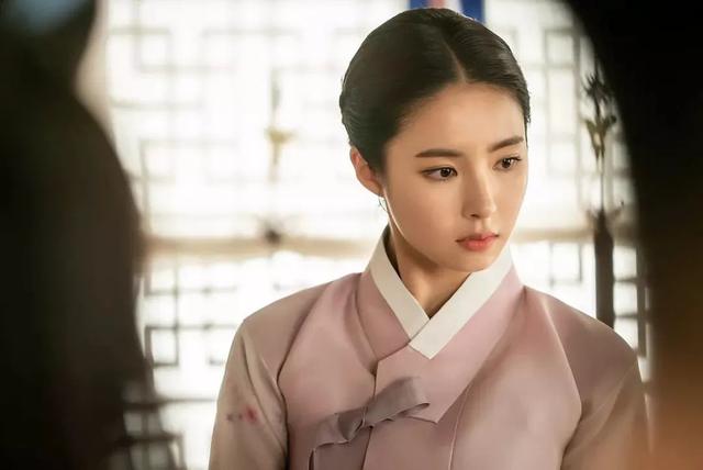 最新排名!2024年韩国最美的10位女星出炉了:宋慧乔冲进前3名