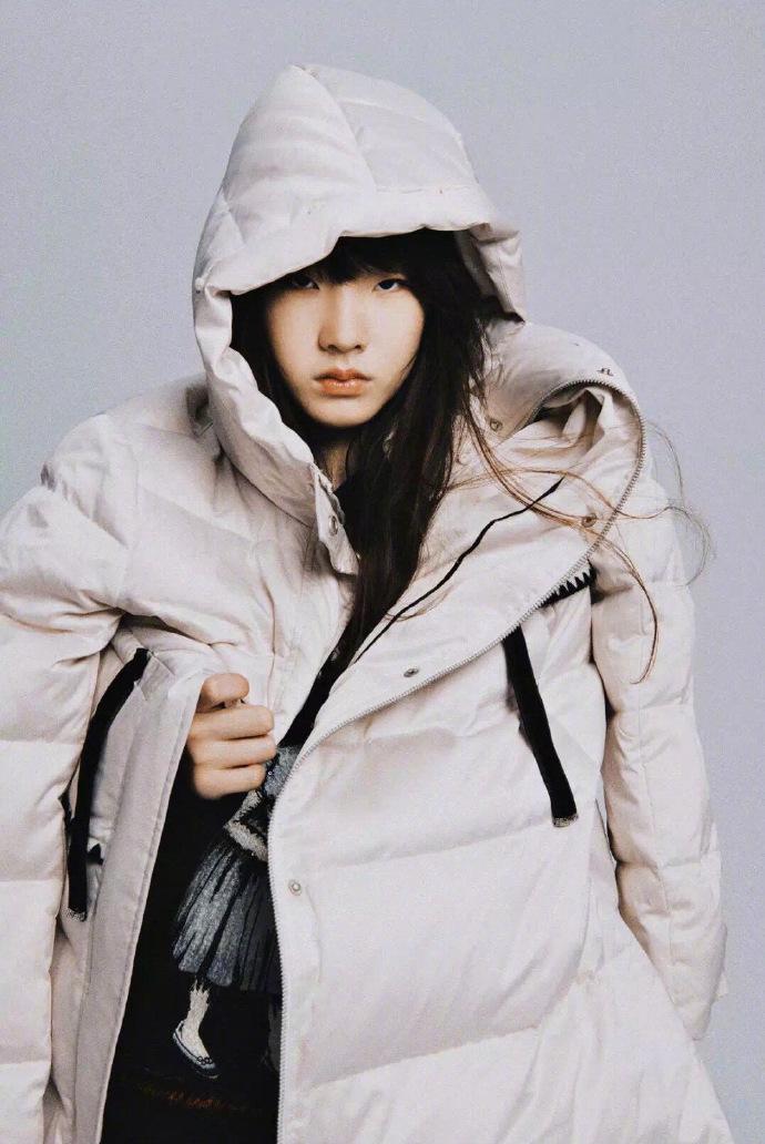 越闹越大!小S二女儿重庆广告牌连夜被撤,市民打爆投诉电话