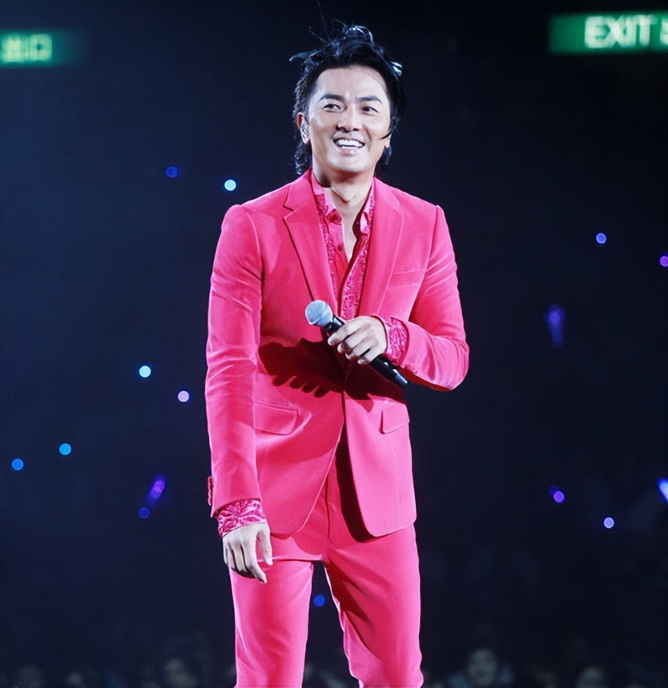 真假？曝郑伊健离婚，和妻子各玩各的互不干涉，定居日本原因被扒