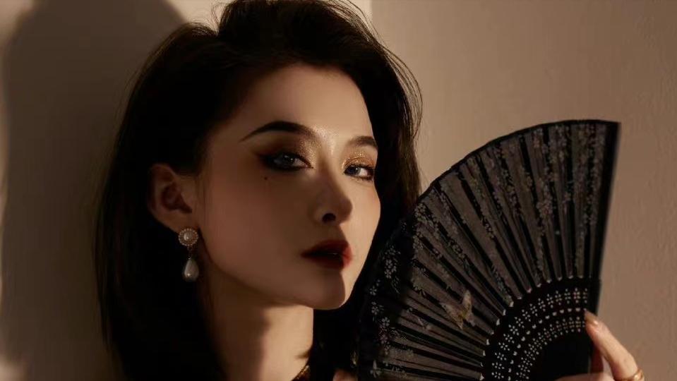 两次爆红,1。1亿获赞,粉丝超千万,追她的男人已经排到宇宙尽头