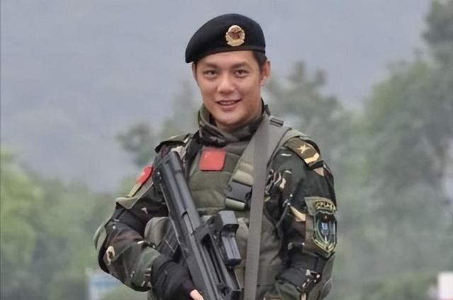 都是傅程鹏的基因，前妻儿子和后妻儿子一对比，差距就一目了然