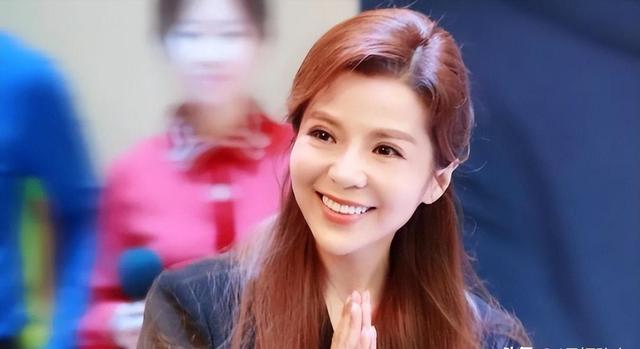 朱迅被疑整容失败大变样嘴歪脸僵撞脸宋小宝，健康状况引担忧