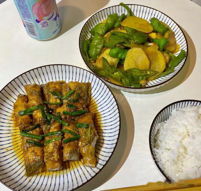 广东32岁女子晒离婚后一人食晚餐，在朋友圈火了，网友：过于真实