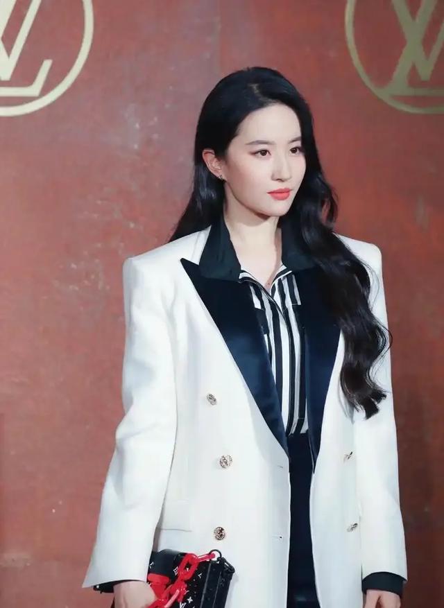 刘亦菲姐感赛道天花板，又是被神仙姐姐钓成翘嘴的一天