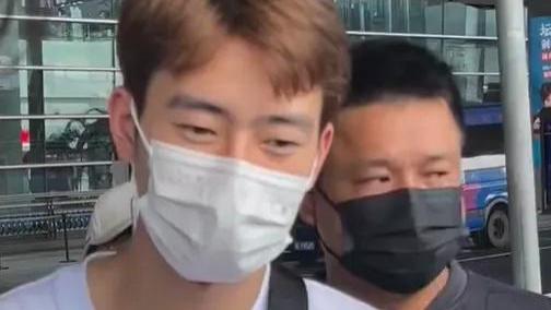 湖南台邀请运动员录综艺惹争议，拜高踩低太明显，网友怒斥节目组