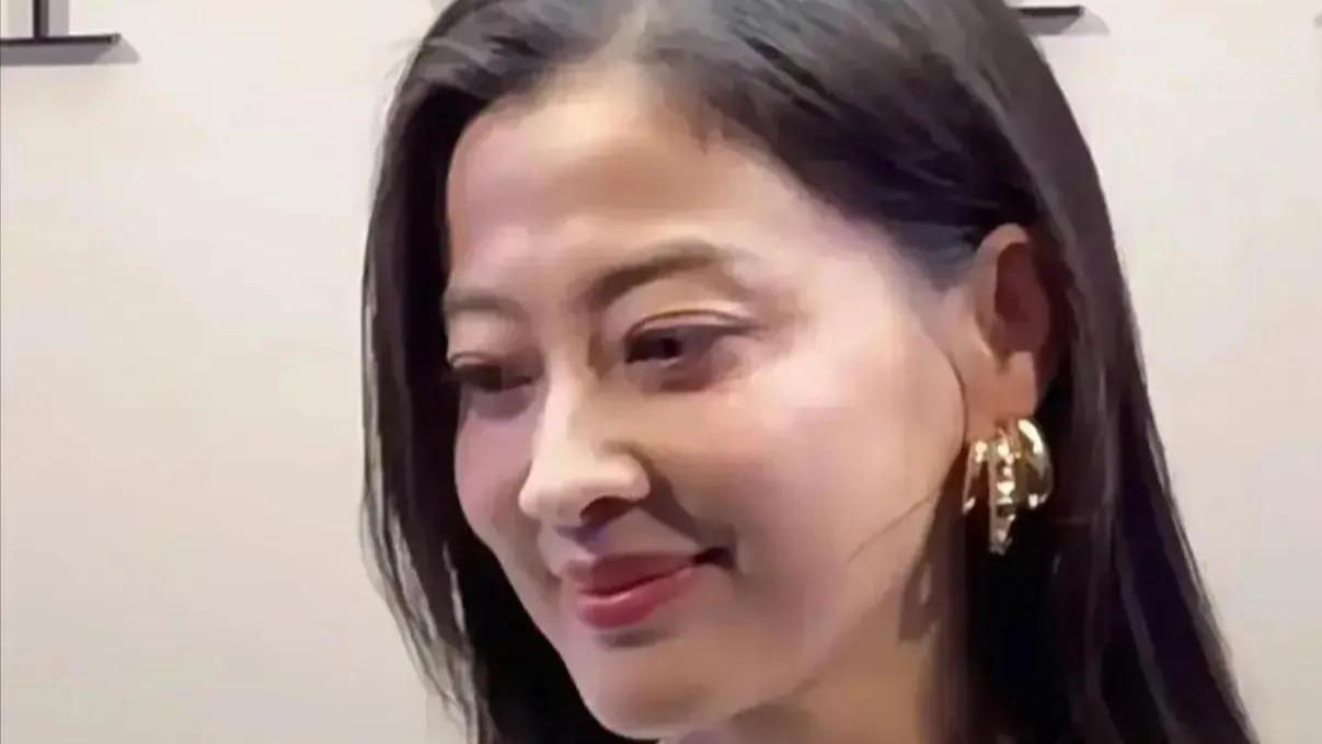 明星怼脸拍生图，无滤镜下的真面目，医美脸还是妈生脸一目了然！