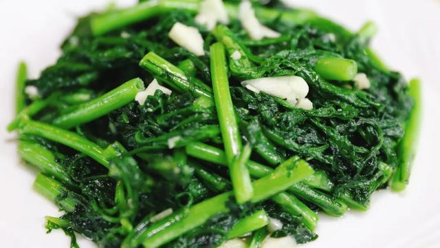 “肝火旺，失眠多” 建议多吃这道菜，清肝火睡的香，一觉到天亮