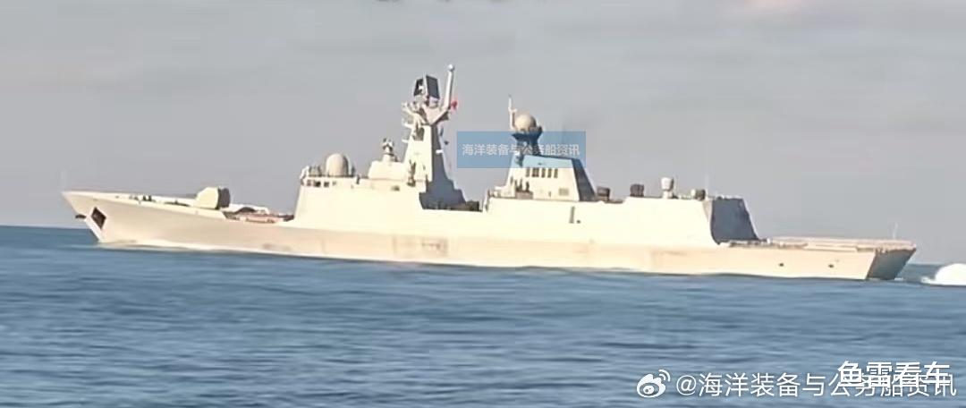 新批次054AG首舰正式海试，新增的“压浪板”效果相当明显