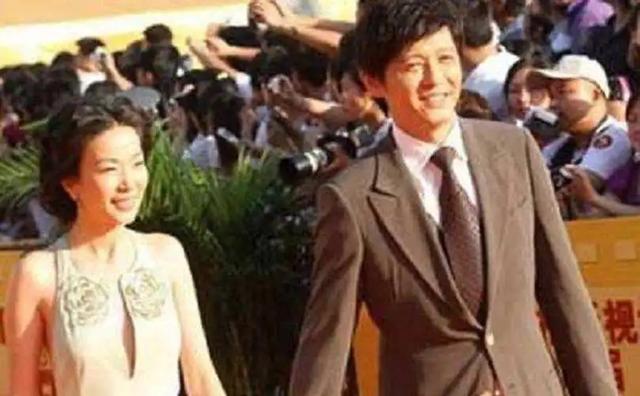 董卿早年旧照,圆脸加大龅牙尖嘴猴腮,反而是老了更漂亮!