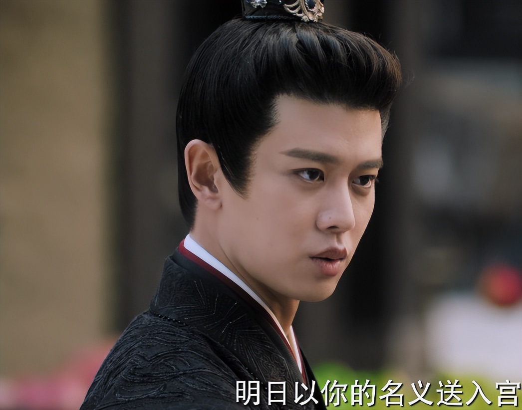 34岁任嘉伦,他的危机才刚刚开始