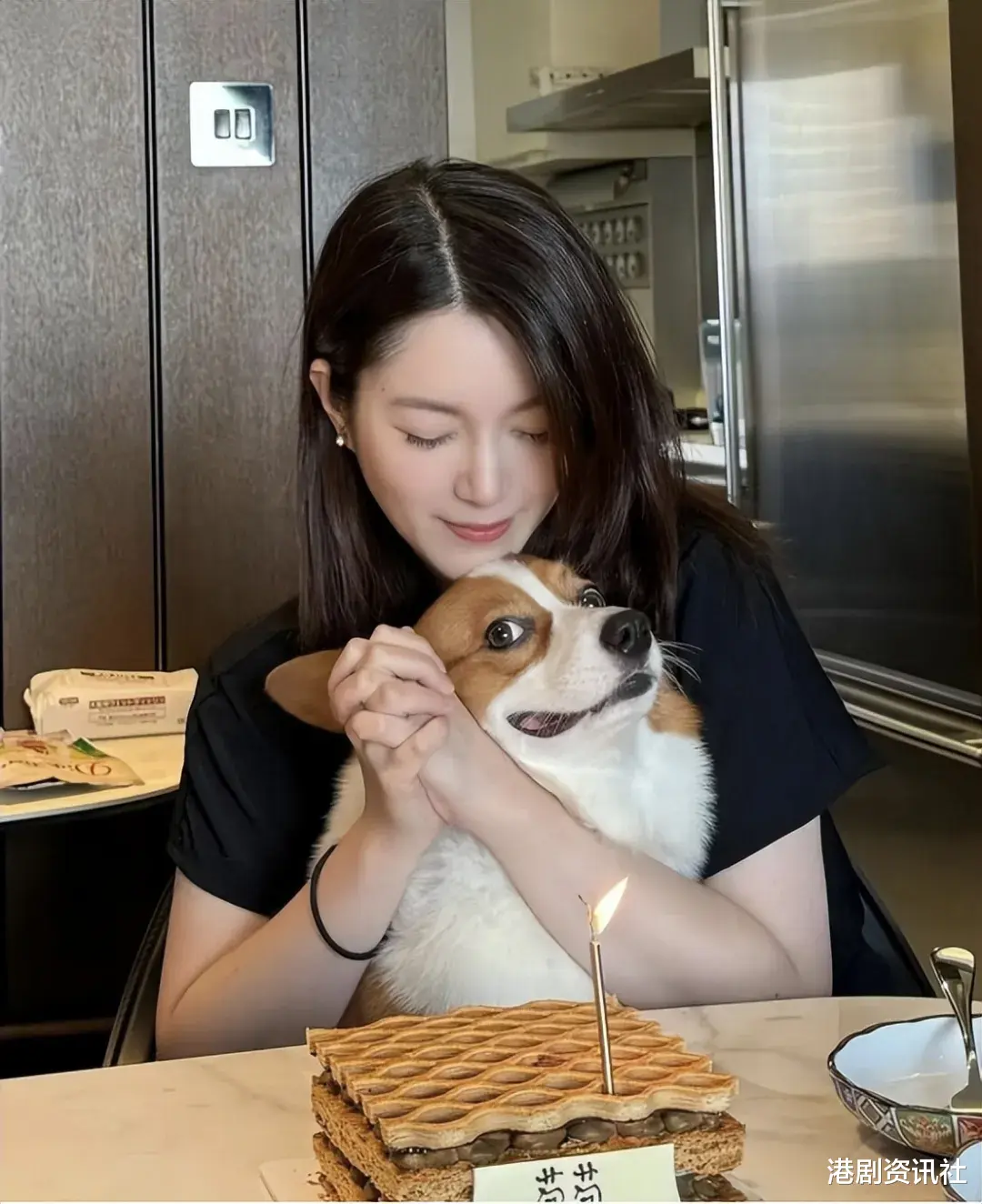 苟芸慧婚变实锤？摘婚戒、搬爱巢后，首度回应，暗示已离婚？