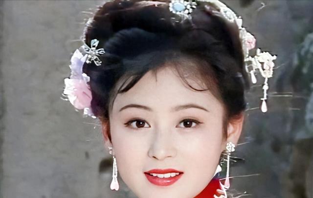 8位自然老去的女星，脸上被岁月补满刀，却活成了人人羡慕的模样