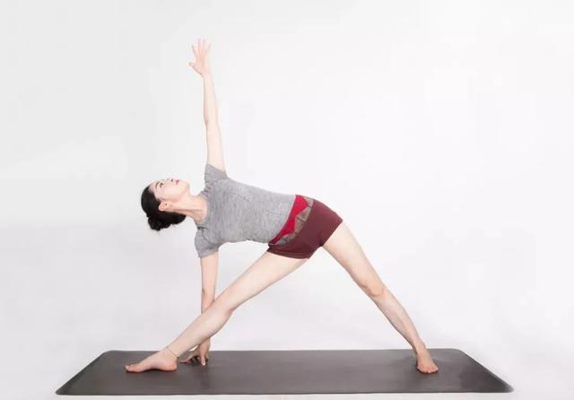 6个瑜伽体式，瘦腰还练臀，练起来吧