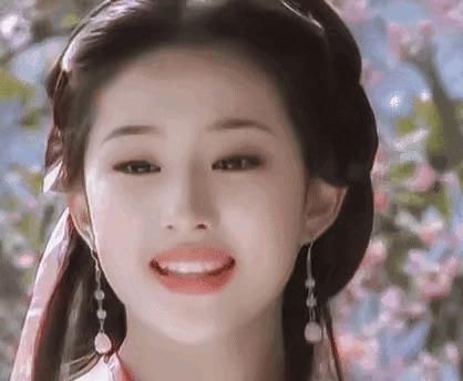 刘亦菲抢角,焦恩俊“暗恋”,44岁给小丈夫生子的她才是人生赢家