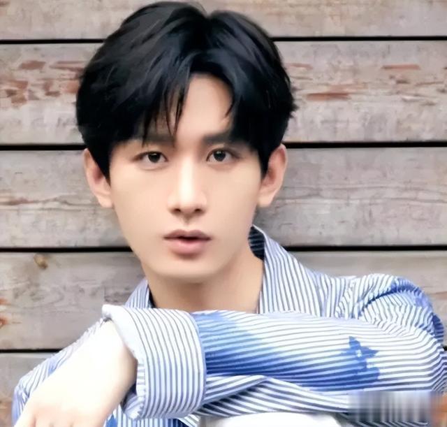 个个红得发紫，却拿不出一部像样的代表作，这8位明星羞不羞