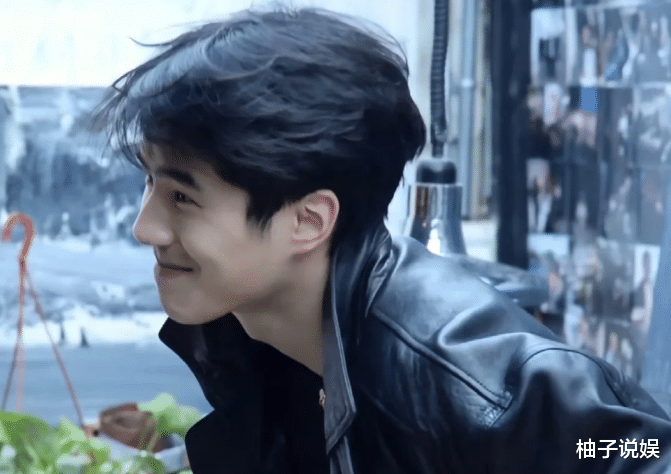 周冬雨被曝“肉眼可见长胖,小肚子” 网友猜测怀孕引热议