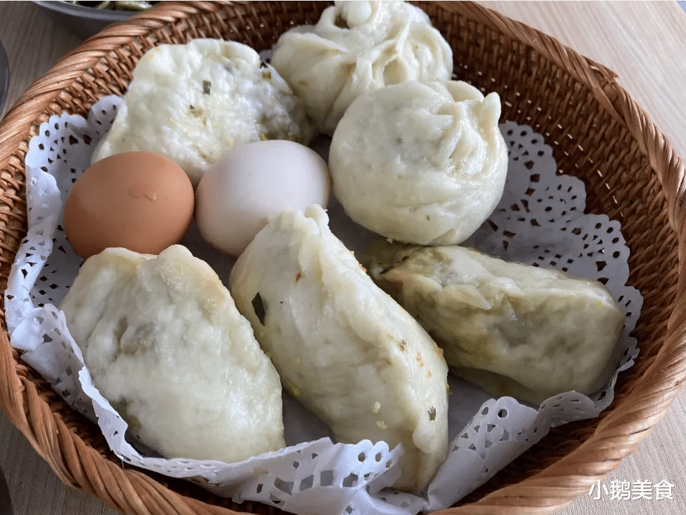 河南媳妇晒婆婆做的早餐,朋友圈火了,网友:像狗食盆,食欲全无