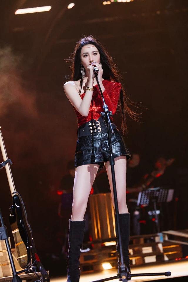 身材苗条、玉腿修长的王紫璇