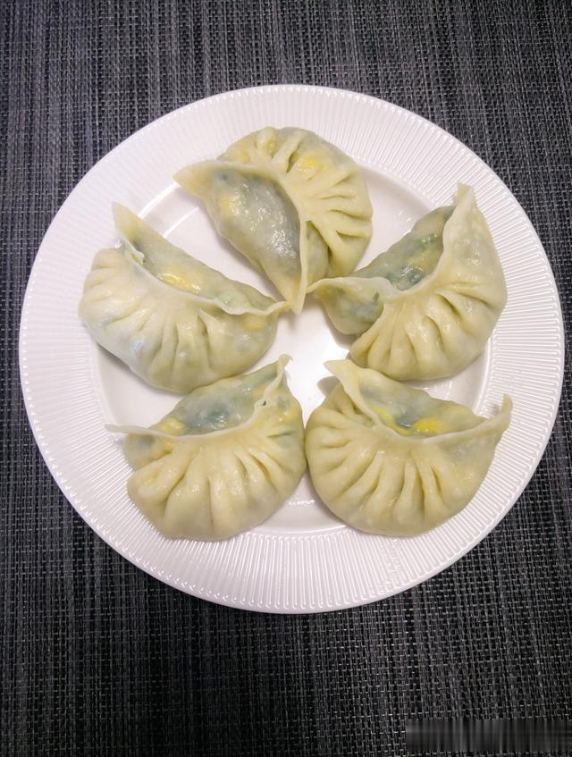 饺子别总煮着吃了，试试像我这样做，皮薄柔软又筋道，一锅不够吃
