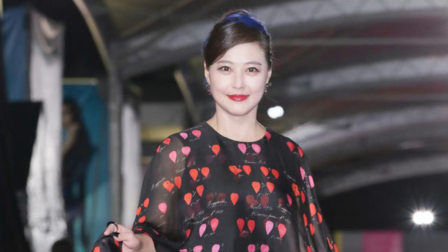 周海媚墓地曝光，环境优美没有铺张浪费，墓碑上刻着周芷若画像