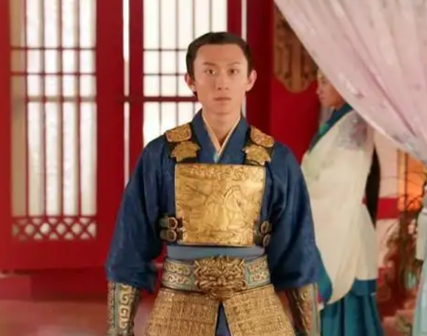 一穿古装就“翻车”的8位男星，看似帅炸天，古装一上身就不行
