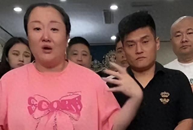 2亿身价吃播网红胖姐，得脑溢血，留下遗嘱：所有资产给现任老公