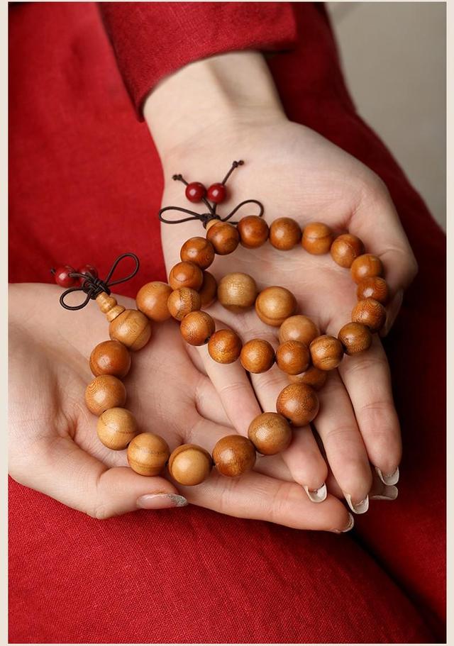 热门木质文玩手串TOP8，你入手了吗？文玩圈的新宠都在这里！