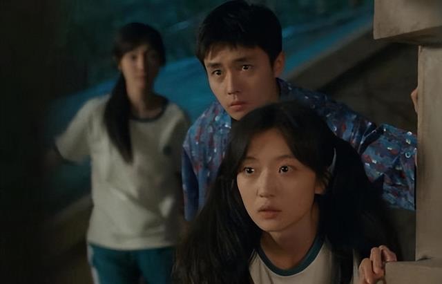 给《迎风的青春》排座次,曾黎排最后,第二贾冰,第一名没有争议