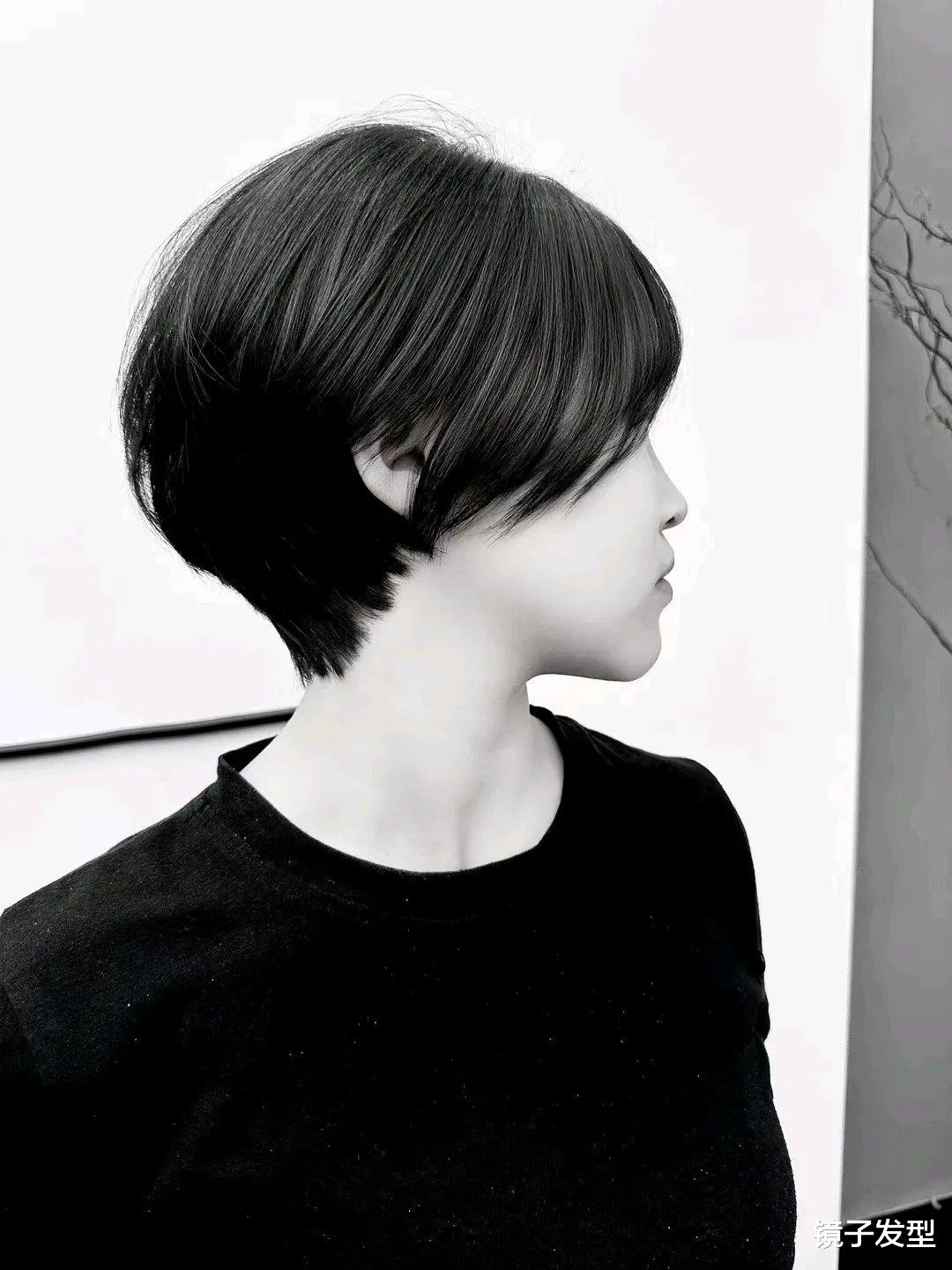 短发的灵动魅力:有层次且露耳