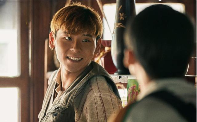 曾穷到卑微求职,如今作品三连爆,女友是超女,7年陪伴无怨言