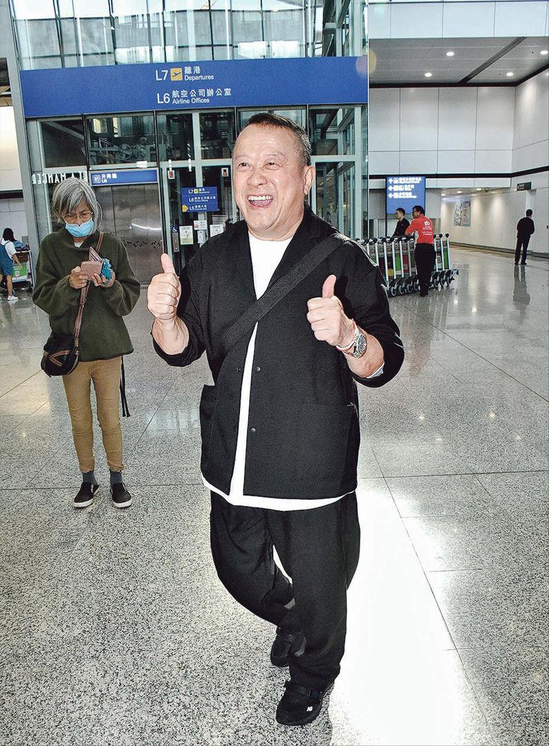 曾志伟和好友遗孀逛街被拍神情紧张,互相陪伴多年,关系引猜测