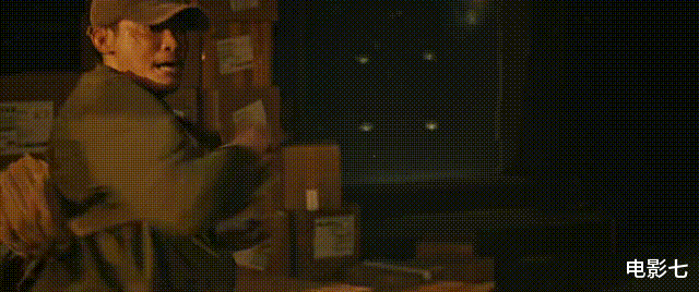 想不到!托尼贾模仿李小龙,拍了这部硬核实战的动作片,票房夺冠