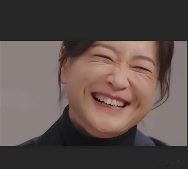 42岁贾玲减肥后遗症出来了，脸部肌肉松弛，皱纹十分明显