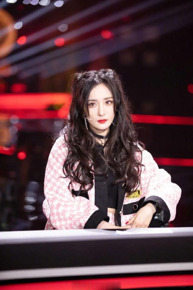 杨幂 粉色套装双马尾又甜又辣 ???