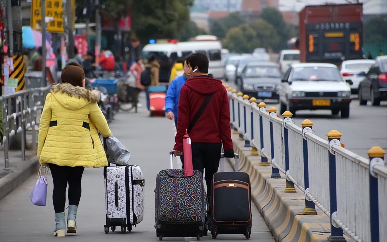 为什么工厂招工时说好9000元工资,到手却只有3000元,原因很现实