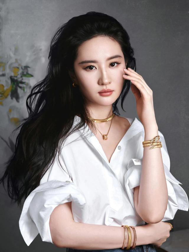 刘亦菲性感代言