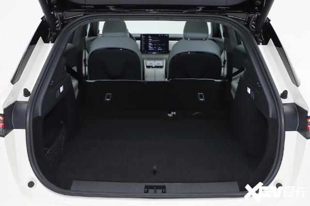 岚图知音限时17.99万起 800V+华为智驾 不比Model Y香？