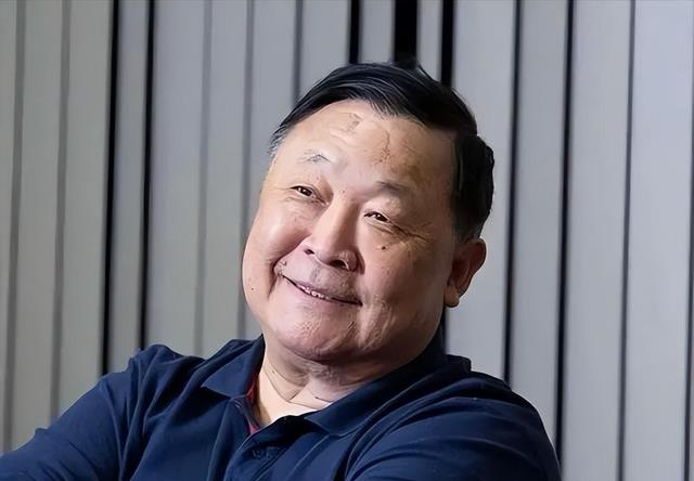 76岁老戏骨晚年凄凉,住养老院月领1.5万救济金,瘦54斤儿女不管