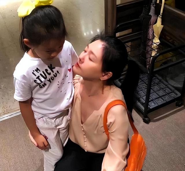 看来张兰他们已知道官司必输了吗?所以才提前打亲情牌了?