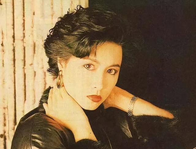 年轻时美的惊为天人,然而花期却很短,颜值很快就坍塌的4位女星