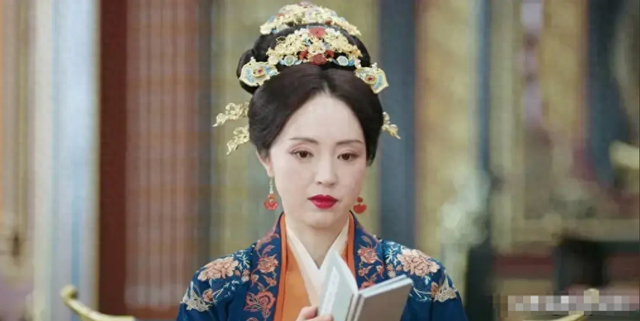 王楚然的尴尬反映多少演员的无奈:时代抛弃你时,连招呼都不会打