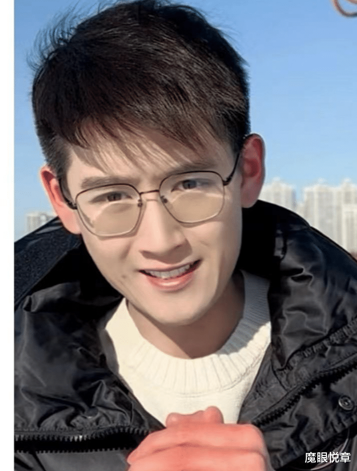 上海台新闻男主播晒病历卡,原为连续加班高烧不退