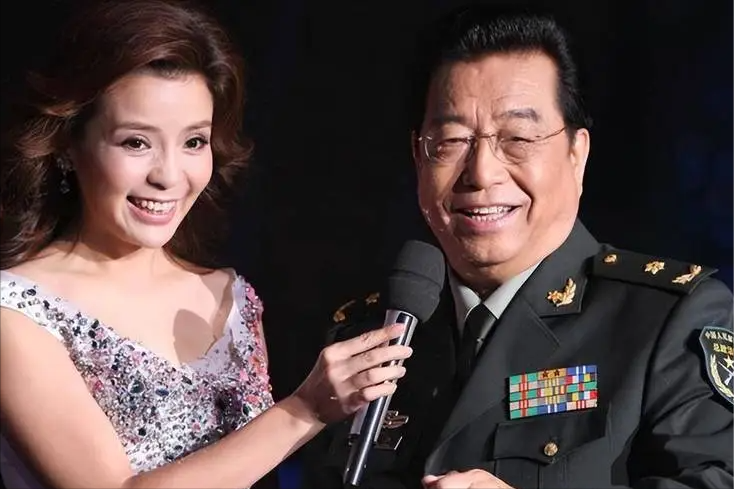 被取消天价养老金，妻儿远走欧洲？李双江自己把自己的路走窄了